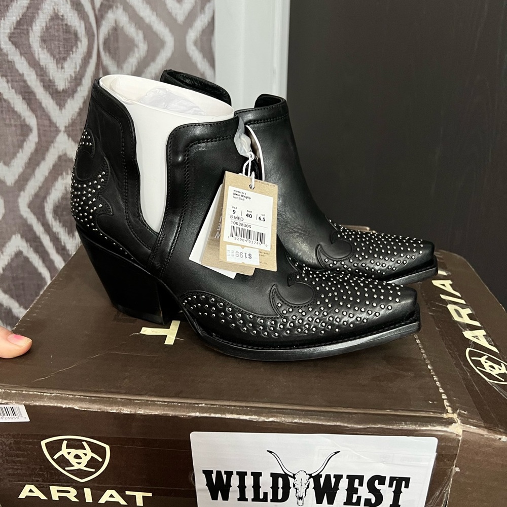 Ariat Dixon studded wing tip booties. Brand new